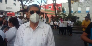 Minimizan falta de maestros