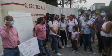 Palabras vuelan sobre el silencio