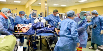 Rechazan contratación de médicos cubanos