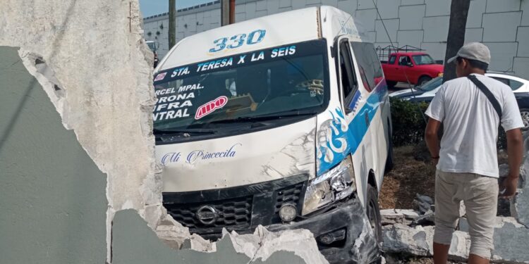 Cumbiero chocó contra una barda