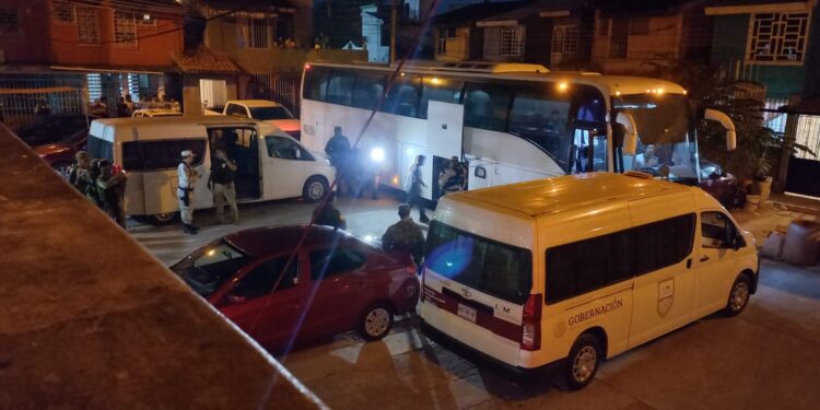 Aseguran a 50 ilegales