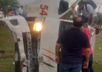 Rodó fuera de la carretera