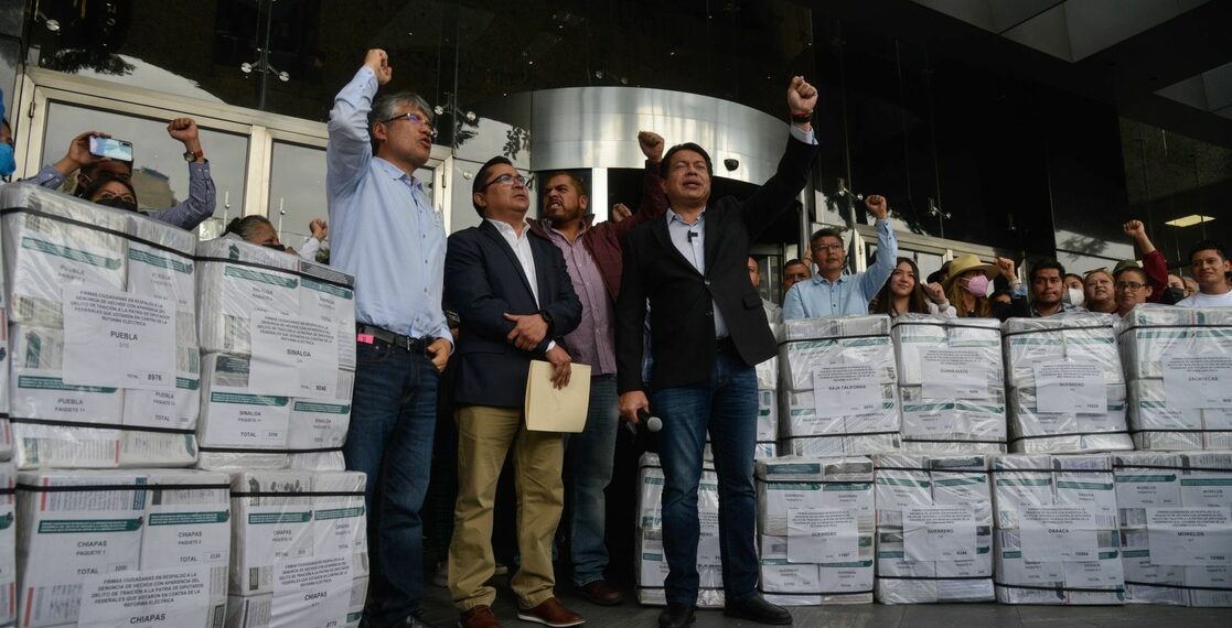 Denuncian a diputados por traición a la patria