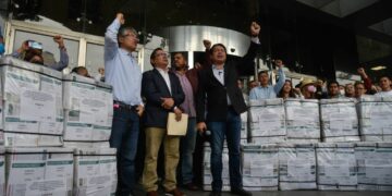 Denuncian a diputados por traición a la patria