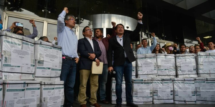 Denuncian a diputados por traición a la patria