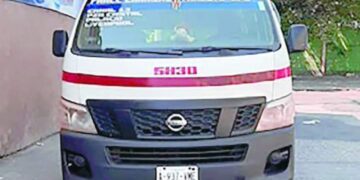 Se lo llevó de corbata