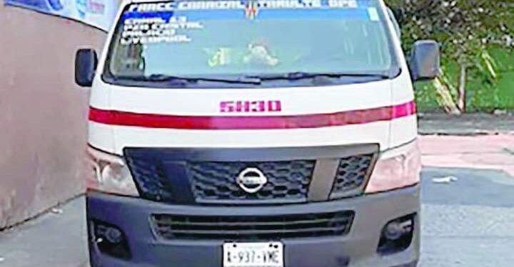 Se lo llevó de corbata