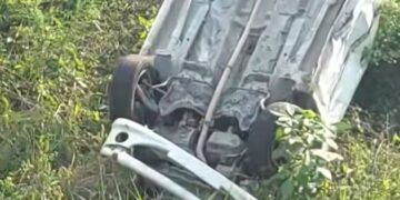 Quedó llantas para arriba