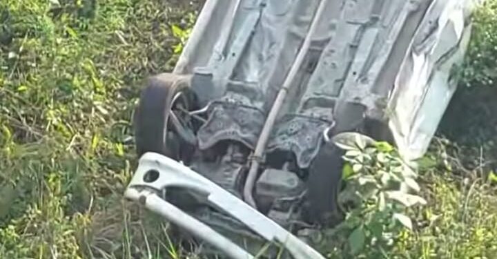 Quedó llantas para arriba