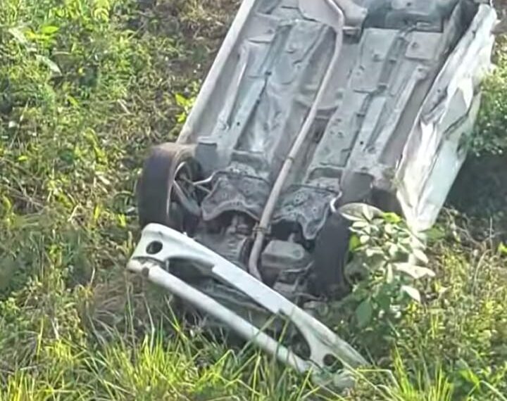 Quedó llantas para arriba