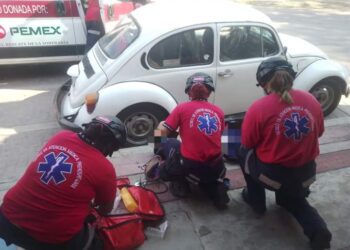 Se incrustaron detrás de un “vocho”