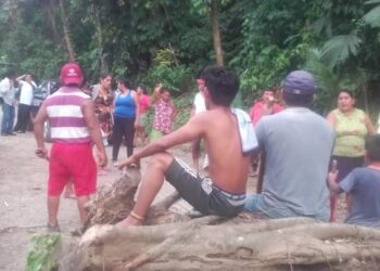 Armados con machetes