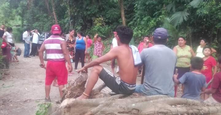 Armados con machetes