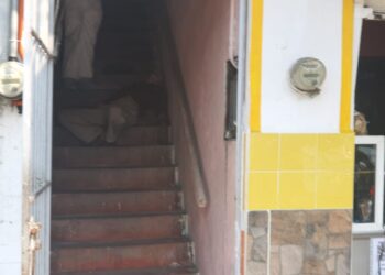 Rodó por las escaleras