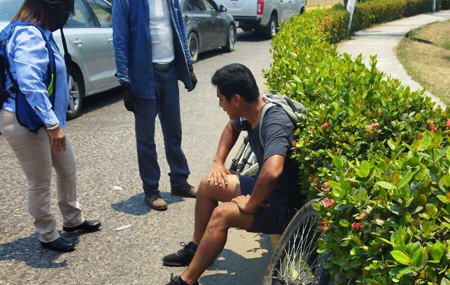 Ciclista arroyado por un cafre