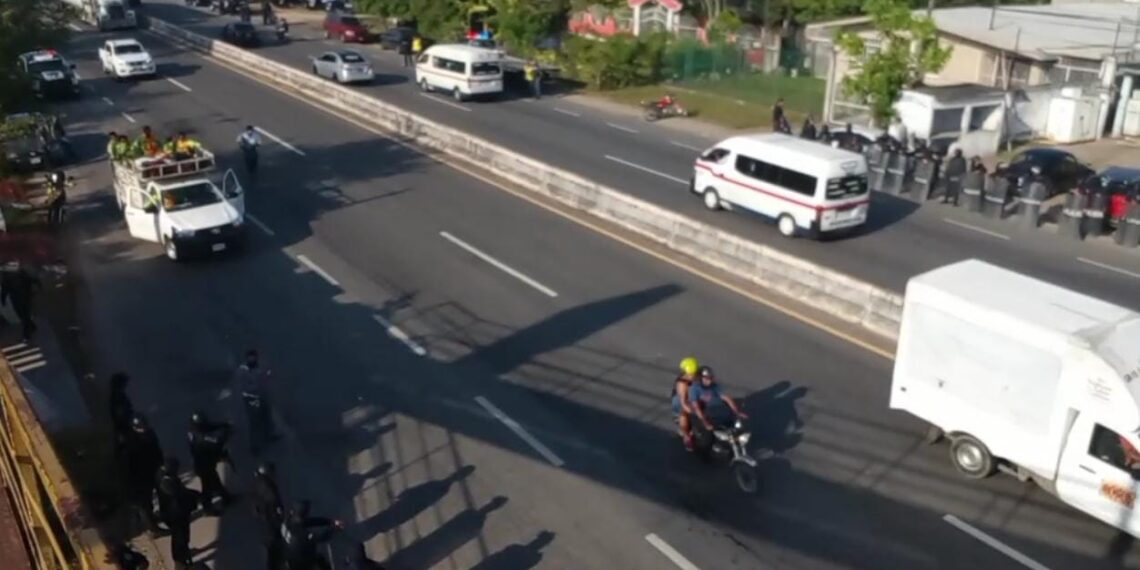 Bloquean carretera