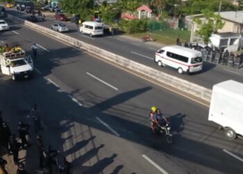 Bloquean carretera