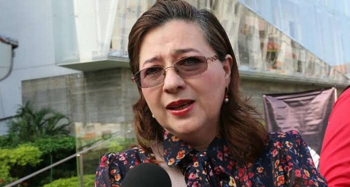 Juegan con protección de mujeres