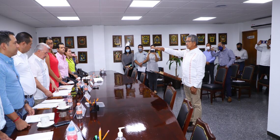 Asume diputación David Coutiño