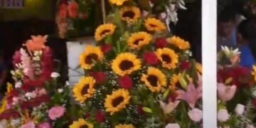 Mercado de Las Flores abarrotado