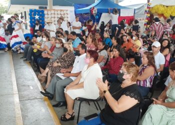 Presentan “La economía en el mundo”