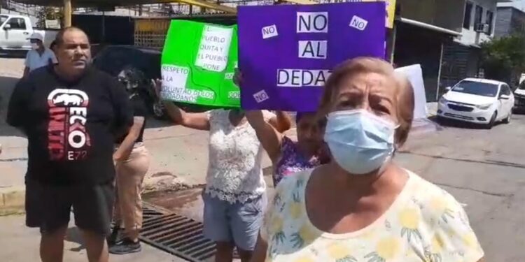 Se rebelan en Las Delicias contra la “Ley Dedazo”