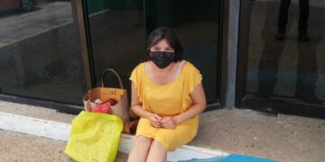 Se encadenó afuera de CFE