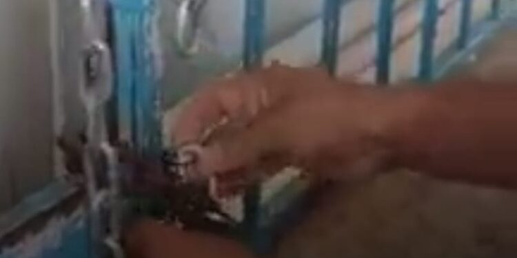 Ciudadanos de Macultepec toman delegación municipal.