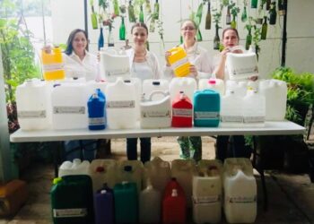 Ex embajadoras evitan contaminación de ríos