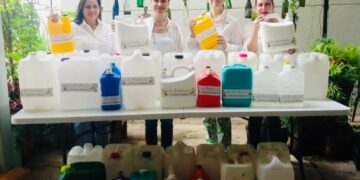 Ex embajadoras evitan contaminación de ríos