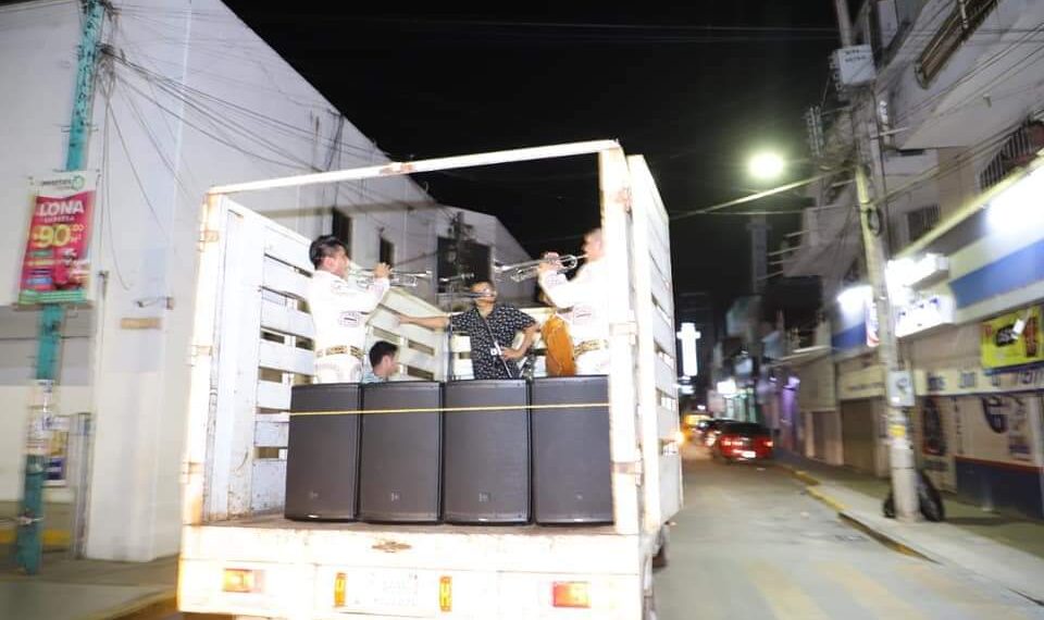 En penumbras y mentadas