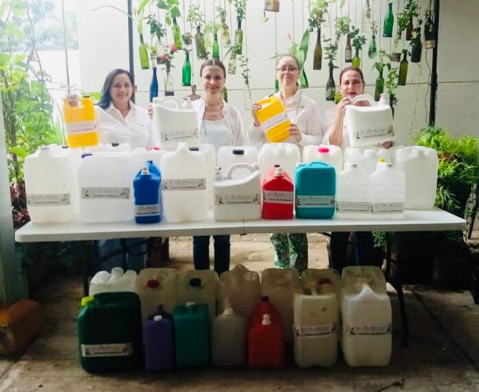 Ex embajadoras evitan contaminación de ríos