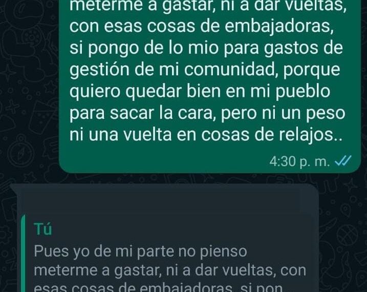 Le atan las manos