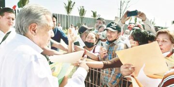 Balconean a Ana Luisa Castellanos