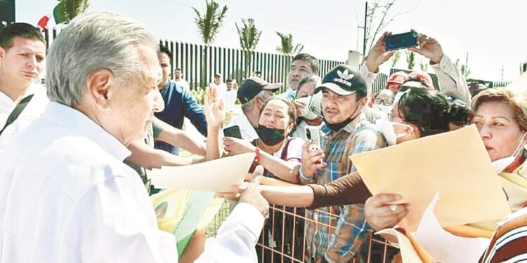 Balconean a Ana Luisa Castellanos