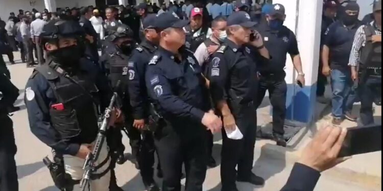 Toma Hernán Bermúdez mando y banco de armas