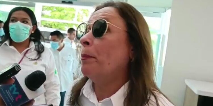 Senadores recorren refinería