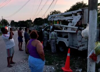 Se quedan jalpanecos sin energía por masiva quema de transformadores