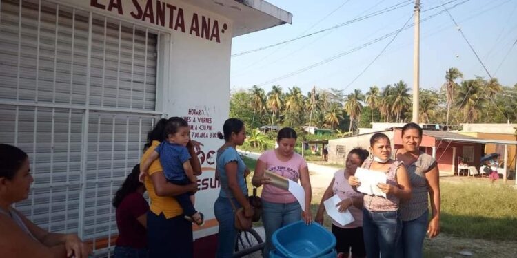 Desvía Morena regalos para mamás en Comalcalco