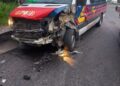 Se impactó Van contra un tráiler