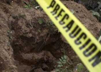 Encuentran cadáveres en fosas clandestinas