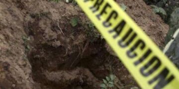 Encuentran cadáveres en fosas clandestinas