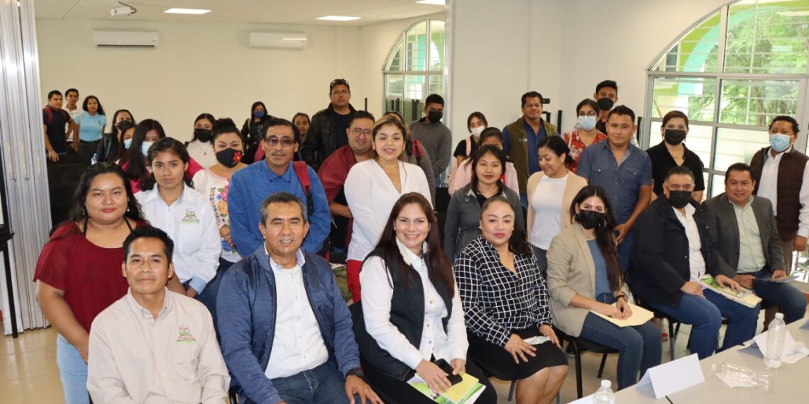 Realizan conversatorio sobre