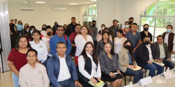 Realizan conversatorio sobre