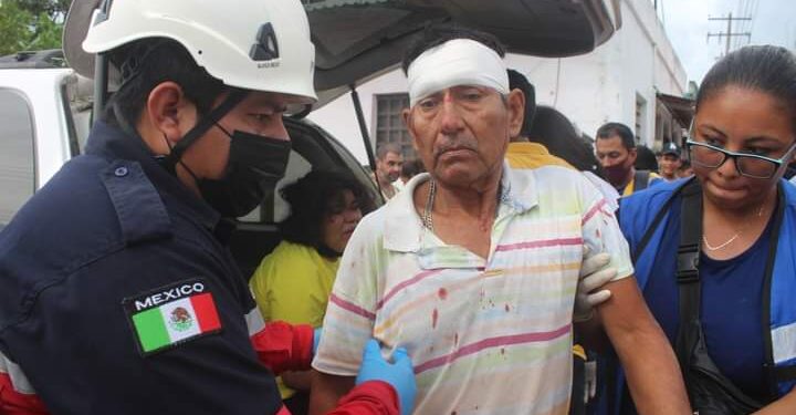 Tropezó, cayó y convulsionó