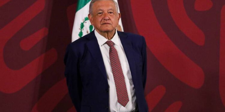 Celebra triunfo de Petro