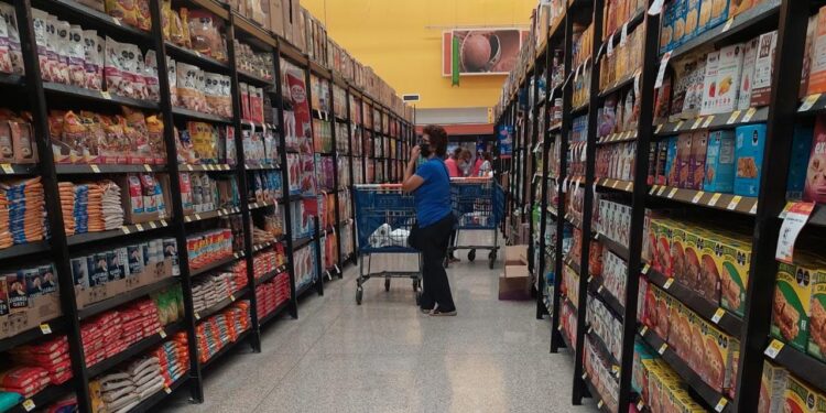 Compran lo indispensable