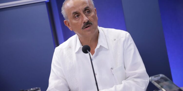 Merino tapa el sol con un dedo