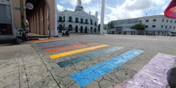 Pinta paso peatonal comunidad LGTB+