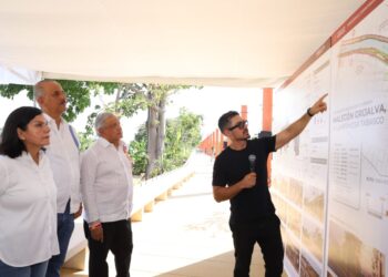 Supervisó AMLO avance del malecón Leandro Rovirosa